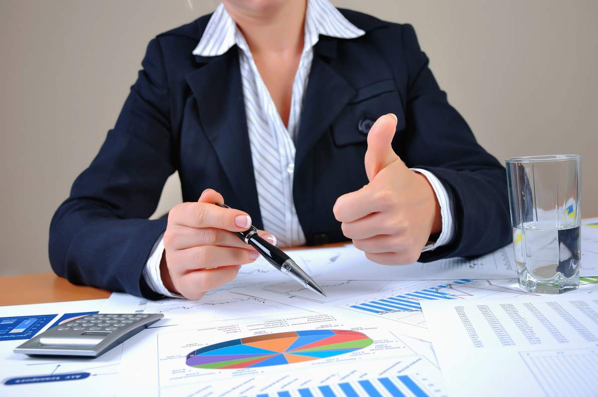 Comienzos Inteligentes: Tus Primeros Pasos en la Inversión en Acciones y Bonos